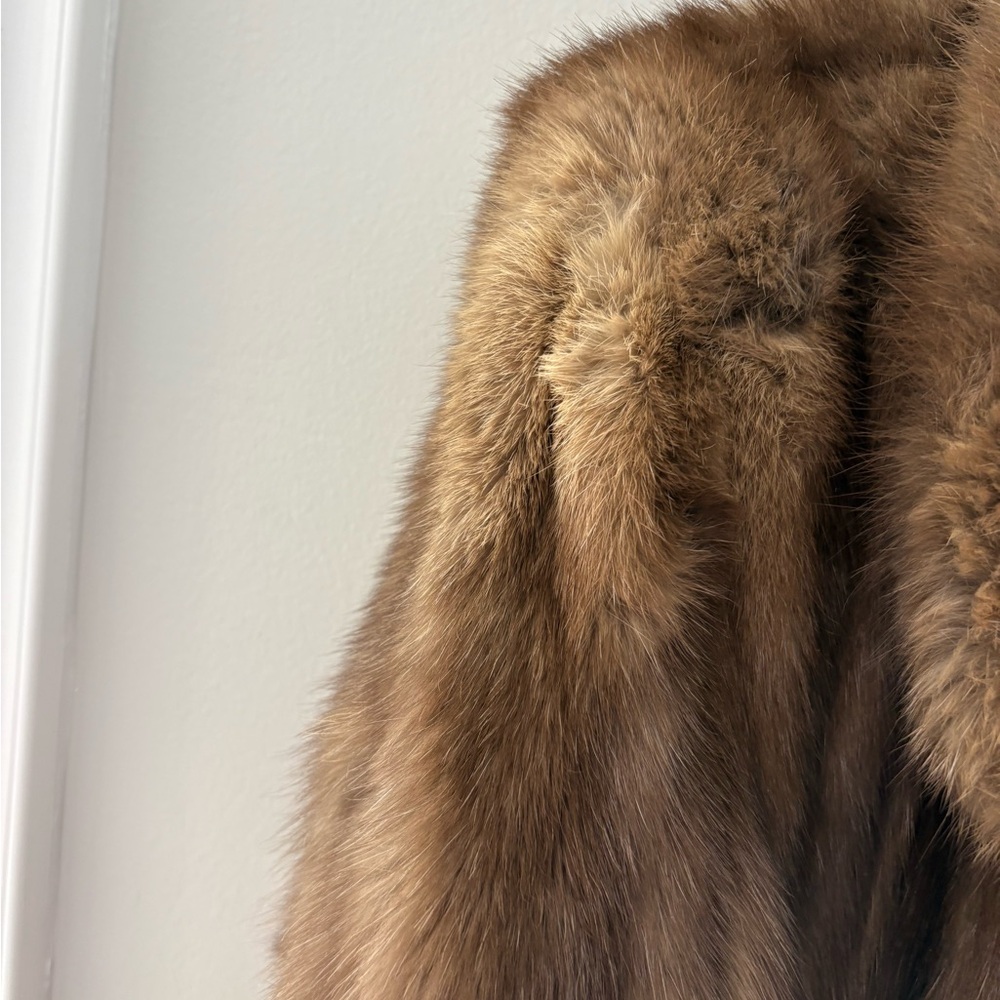 Elegant Brown Mink Coat - Picture 2 of 6